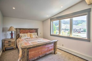 1 bedroom, bed sheets