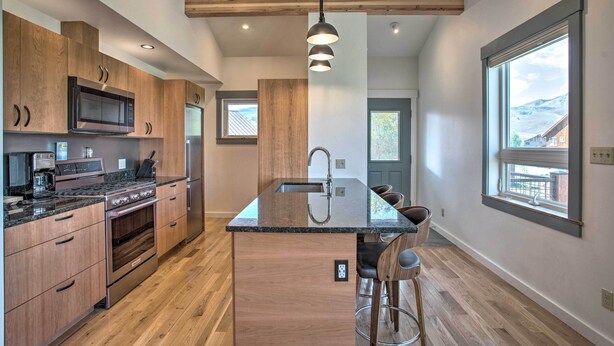 Microwave, oven, stovetop, dishwasher - Newly Renovated Crested Butte Apt w/ Mtn View (Crested Butte)