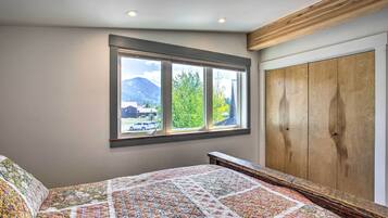 1 bedroom, bed sheets