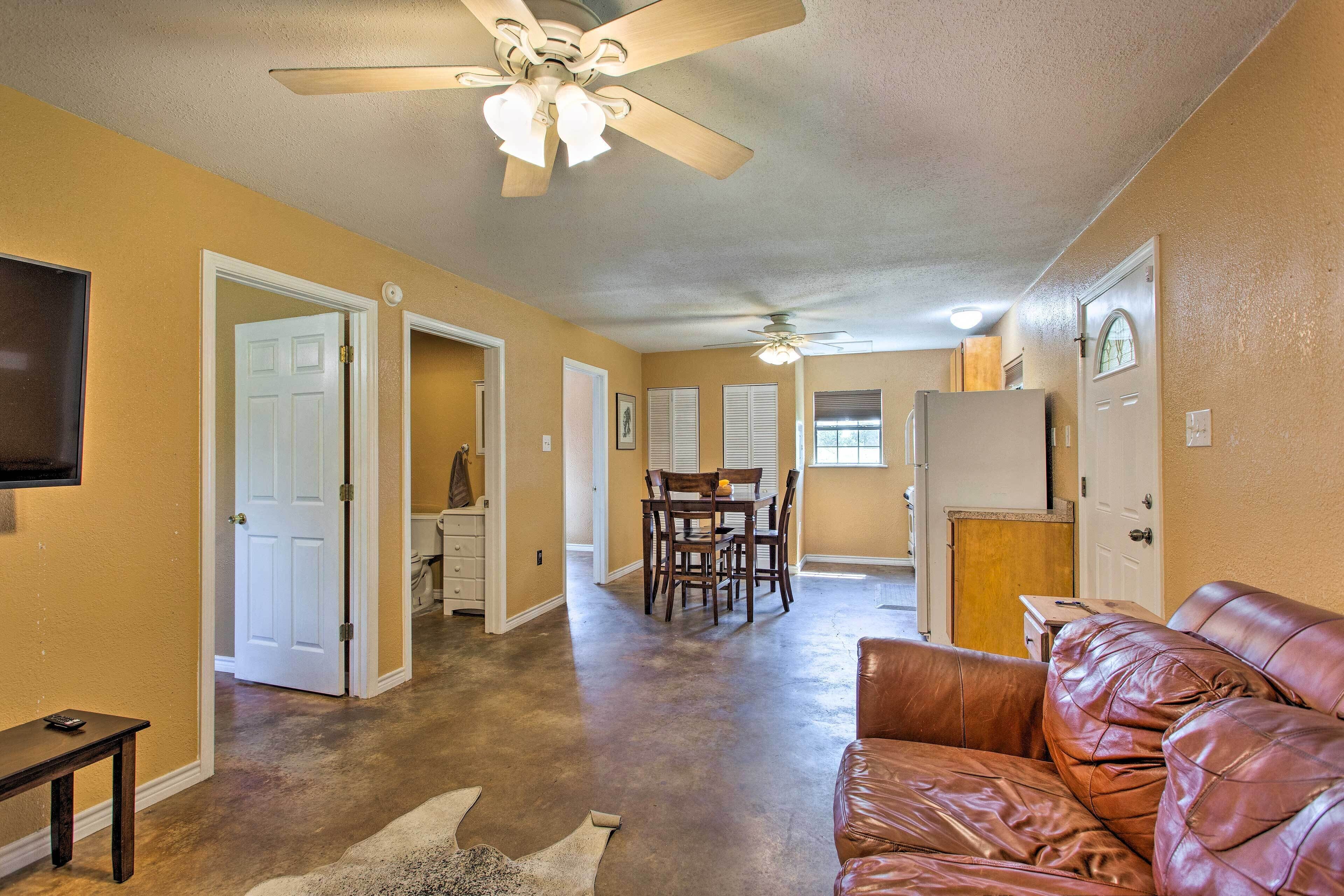 House (2 Bedrooms) | Interior