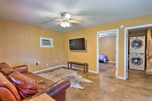 House (2 Bedrooms) | Interior - Texas Countryside Retreat on 130 Acres! (Collinsville)