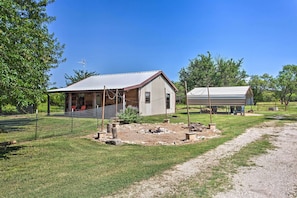 House (2 Bedrooms) | Interior - Texas Countryside Retreat on 130 Acres! (Collinsville)