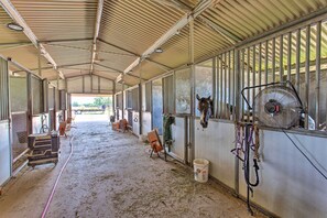 House (2 Bedrooms) | Interior - Texas Countryside Retreat on 130 Acres! (Collinsville)