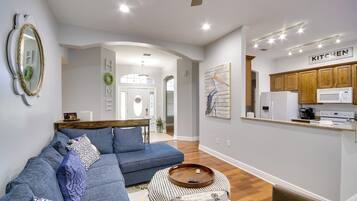 House (3 Bedrooms) | Interior