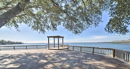 Resort-style Lake Conroe Retreat w/ Balcony & View
