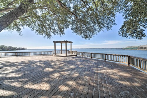 Resort-style Lake Conroe Retreat w/ Balcony & View