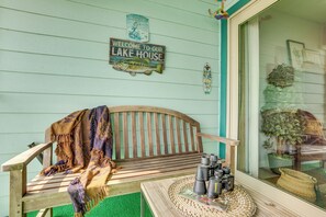 Apartment (1 Bedroom) | Interior - Resort-style Lake Conroe Retreat w/ Balcony & View (Willis)