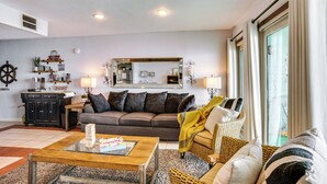 Unclassified image, 4 of 31, button - Resort-style Lake Conroe Retreat w/ Balcony & View (Willis)