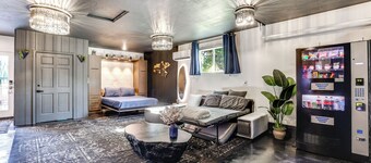 Boise Home w/ Hot Tub, Yard ~ 5 Mi to Dtwn!