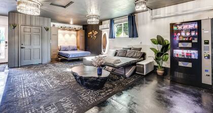 Boise Home w/ Hot Tub, Yard ~ 5 Mi to Dtwn!