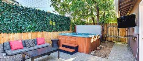 Apartment (2 Bedrooms) | Front of property