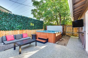 Apartment (2 Bedrooms) | Front of property