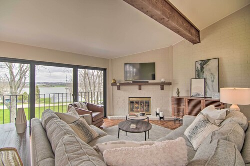 Cozy Lake Geneva Retreat With Year-round Views!
