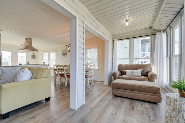 House (3 Bedrooms) | Interior - Holden Beach Home on Intracoastal Waterway Canal! (Supply)