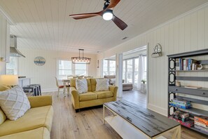 House (3 Bedrooms) | Interior - Holden Beach Home on Intracoastal Waterway Canal! (Supply)