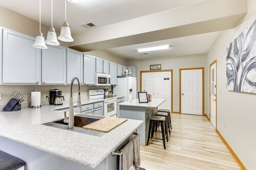 Lake Mills Retreat: 1 Mi to Beaches & Dining!