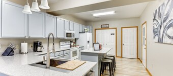 Lake Mills Retreat: 1 Mi to Beaches & Dining!