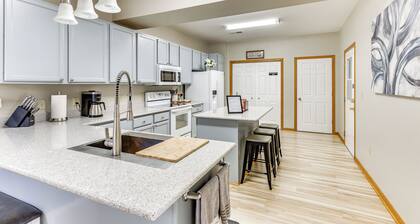 Lake Mills Retreat: 1 Mi to Beaches & Dining!