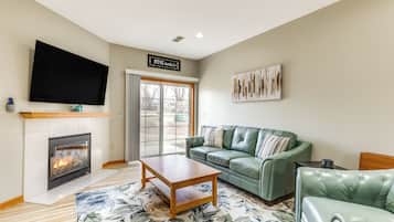 Apartment (2 Bedrooms) | Living area | Fireplace