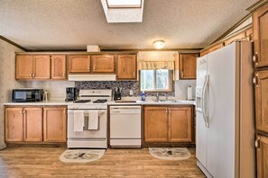 House (3 Bedrooms) | Private kitchen