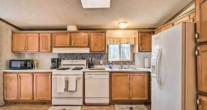 Quaint Pequot Home < 1 Mi From Lake Access!