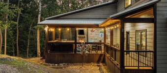 Luxury Cabin Getaway: 1 Mi To Broken Bow Lake!