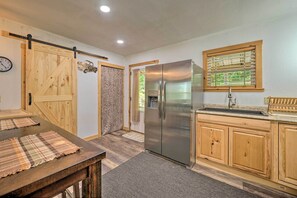 Cottage (1 Bedroom) | Interior - Waterfront Cottage in Fort Towson w/ 2 Decks! (Fort Towson)