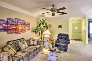 House (3 Bedrooms) | Interior - Merritt Island Home w/ Boat Dock on Canal Front! (Merritt Island)