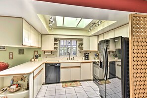 Interior - Merritt Island Home w/ Boat Dock on Canal Front! (Merritt Island)