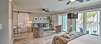 Couples Retreat w/ Balcony in Surfside Beach!