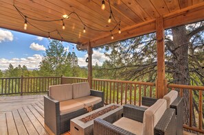 House (3 Bedrooms) | Interior - Gorgeous Alton Cabin w/ Deck + Mountain Views (Duck Creek Village)