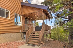 House (3 Bedrooms) | Interior - Gorgeous Alton Cabin w/ Deck + Mountain Views (Duck Creek Village)