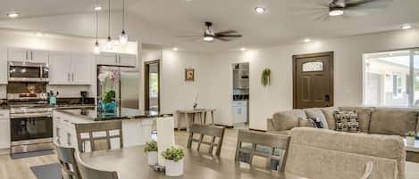 House (3 Bedrooms) | Interior