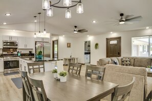 House (3 Bedrooms) | Interior