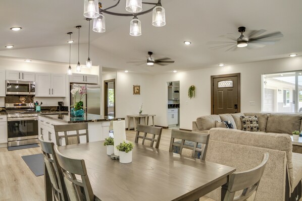 House (3 Bedrooms) | Interior