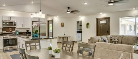 House (3 Bedrooms) | Interior