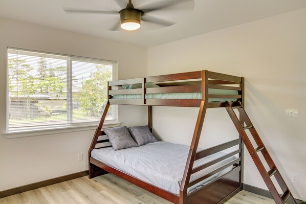 House (3 Bedrooms) | Interior - 3 Mi to Shipman Beach! Family Getaway w/ Patio (Keaau)