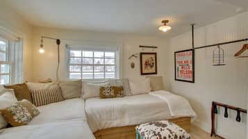Cottage (2 Bedrooms) | Interior