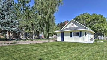 Cottage (2 Bedrooms) | Front of property