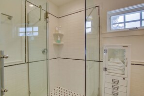 Cottage (2 Bedrooms) | Interior - Historic Albion Mountain Cottage on Quiet Street! (Albion)