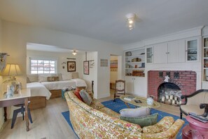 Cottage (2 Bedrooms) | Interior