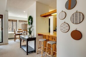 Apartment (5 Bedrooms) | Interior - Lincoln Condo Rental w/ Shuttle Near Loon Mountain (Lincoln)