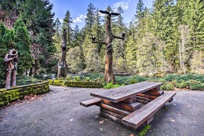 Cottage (1 Bedroom) | Interior - River Views, Private Hot Springs Tub, Forest, Deck (Blue River)