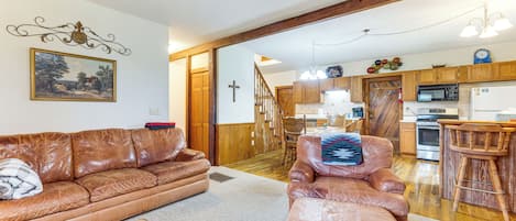 House (3 Bedrooms) | Interior