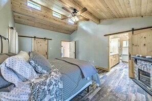 House (3 Bedrooms) | Interior - Sleepy Bear Cabin in Ruidoso: Deck & Yard Games! (Ruidoso)