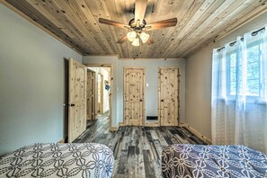 House (3 Bedrooms) | Interior - Sleepy Bear Cabin in Ruidoso: Deck & Yard Games! (Ruidoso)