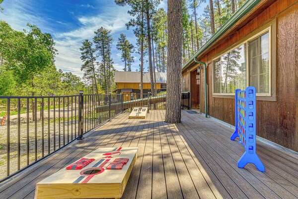 Sleepy Bear Cabin In Ruidoso: Deck & Yard Games! - Ruidoso, NM