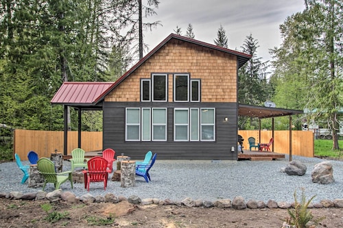 Cozy Cabin - 5 Miles to Mt Rainier National Park!