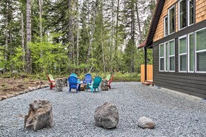 Interior - Cozy Cabin - 5 Miles to Mt Rainier National Park! (Ashford)