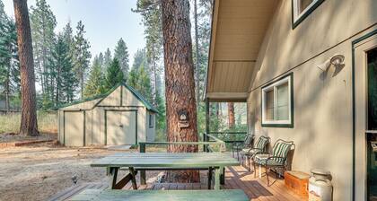 Hillside Hideaway: Warm & Cozy Terrace Lakes Cabin